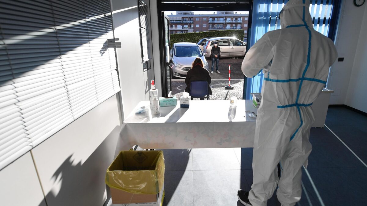 Vacanze con carta verde per i minorenni. E i tamponi rimangono a pagamento