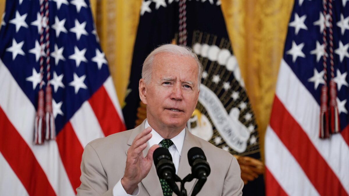 Rabbia degli Stati e migranti infetti. Biden sulla stretta si gioca il midterm