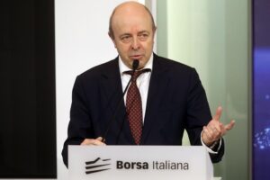 Su Piazza Affari l’ombra di 200 tagli