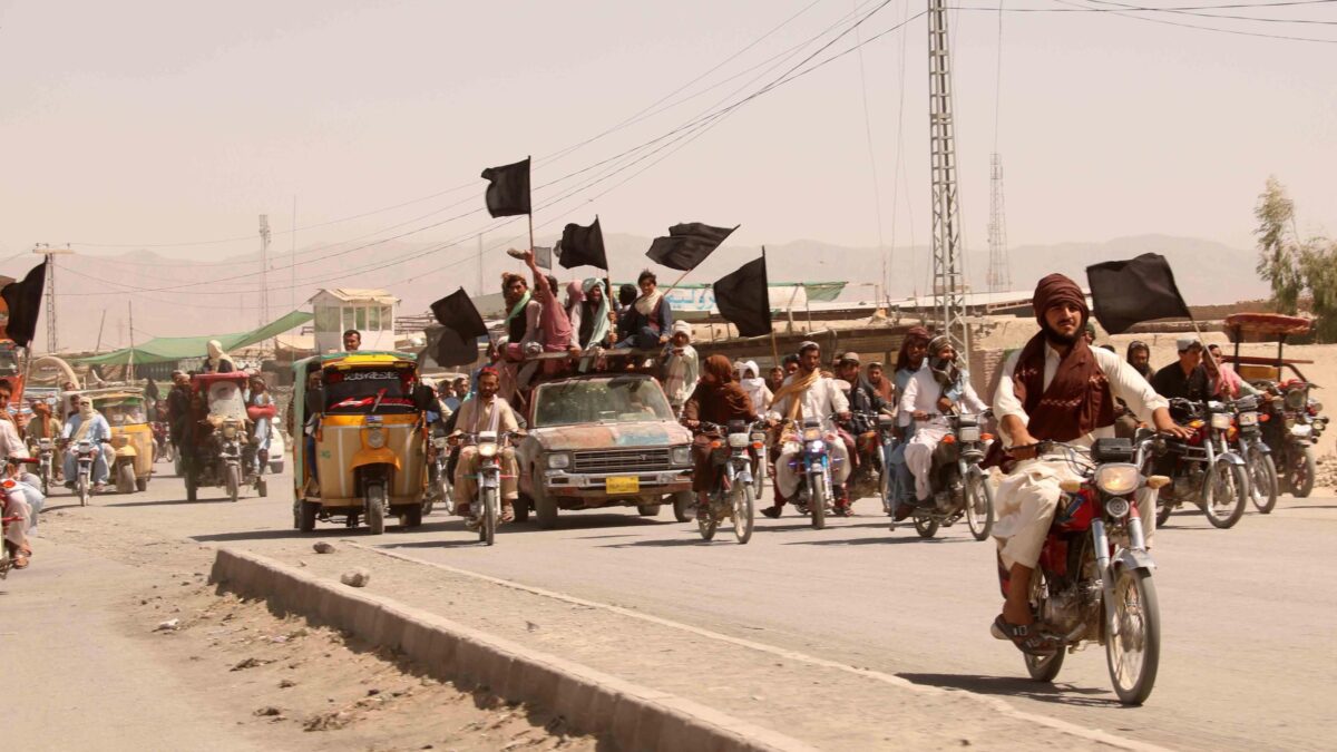 Offensiva talebana: cadute altre 12 città. Kabul ora trema. È allarme profughi