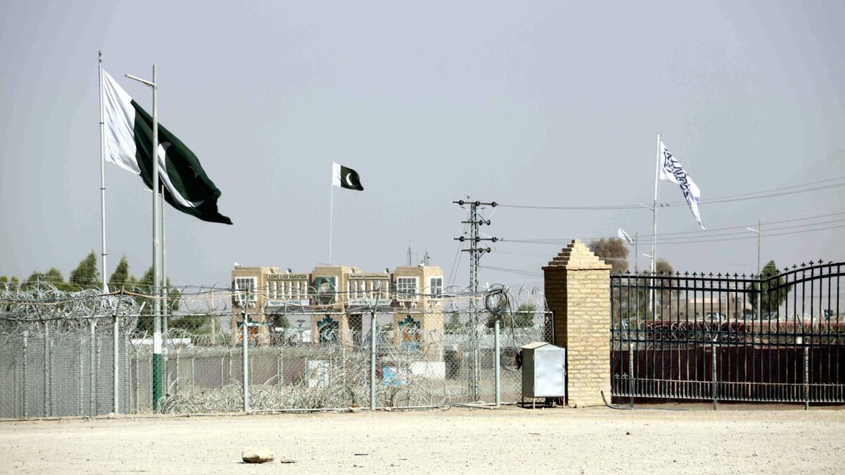 I Talebani senza ostacoli: sono alle porte di Kabul. Nasce la radio della sharia