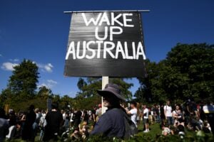 Follia in Australia. Pochi casi, lockdown duro