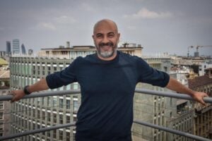 Gianluigi Paragone: «Faranno entrare i militari nelle redazioni dei giornali»