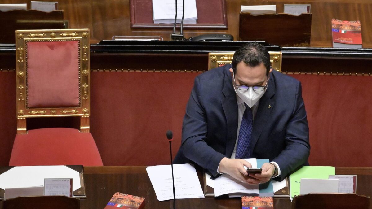 Dopo aver ceduto lo scalpo di Durigon la Lega va all’assedio della Lamorgese