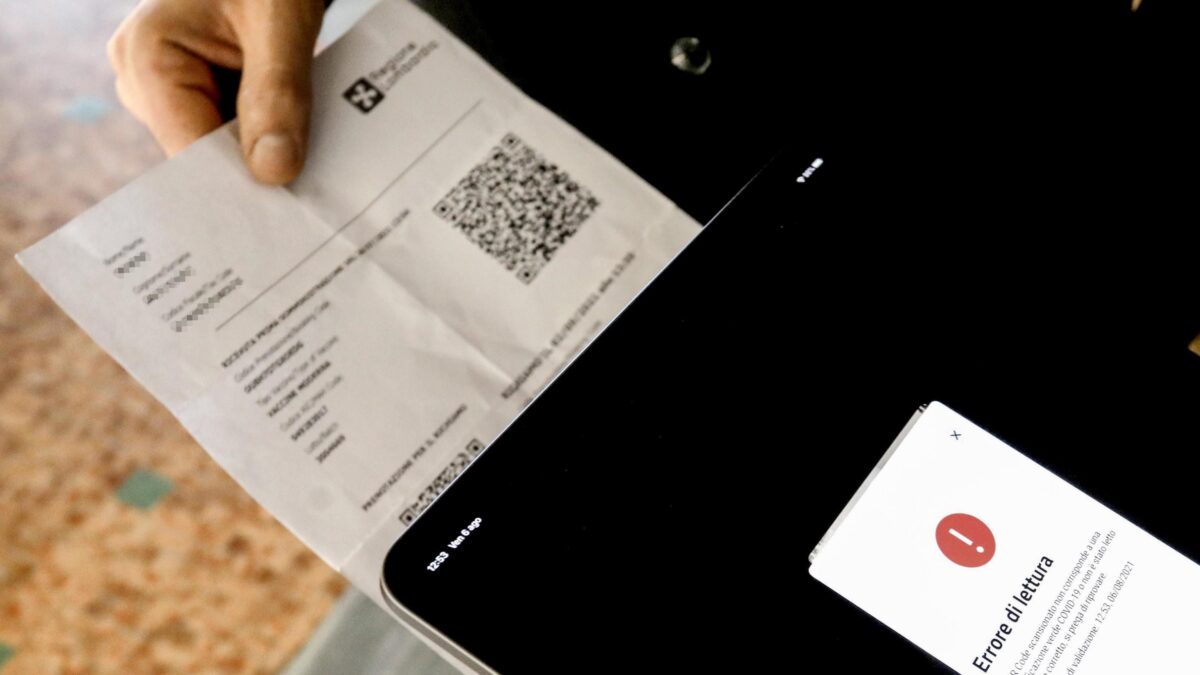 L’autorizzazione condizionata rende impossibile l’obbligo. Così lo Stato ha scelto i divieti