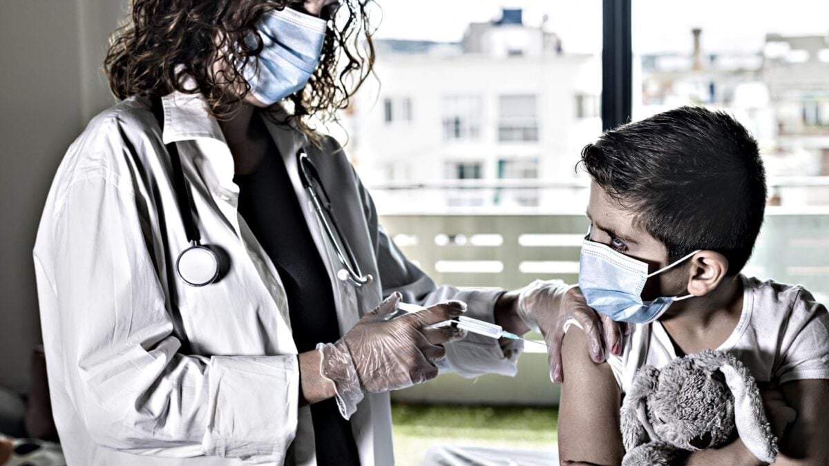 La Società di pediatria sponsorizzata dai produttori di vaccini anti Covid