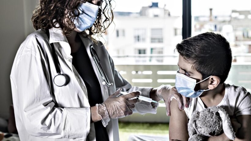 La Società di pediatria sponsorizzata dai produttori di vaccini anti Covid