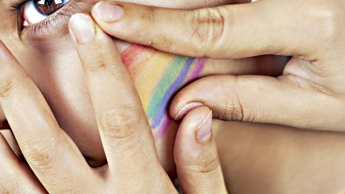 «Mamma non vuole lezioni Lgbt. Bimbo punito»