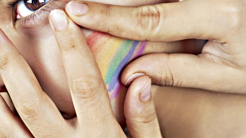 «Mamma non vuole lezioni Lgbt. Bimbo punito»