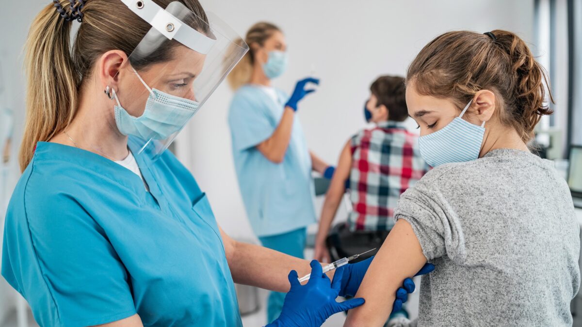 Gli imbrogli per vaccinare i bambini
