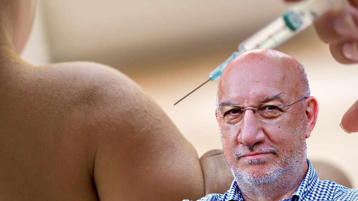 «Vaccino ai giovani: vantaggi minimi, scarsi dati sui rischi»