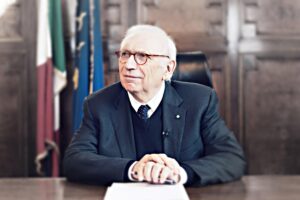 Il pressing per la puntura agli alunni arriva anche via mail ai loro genitori