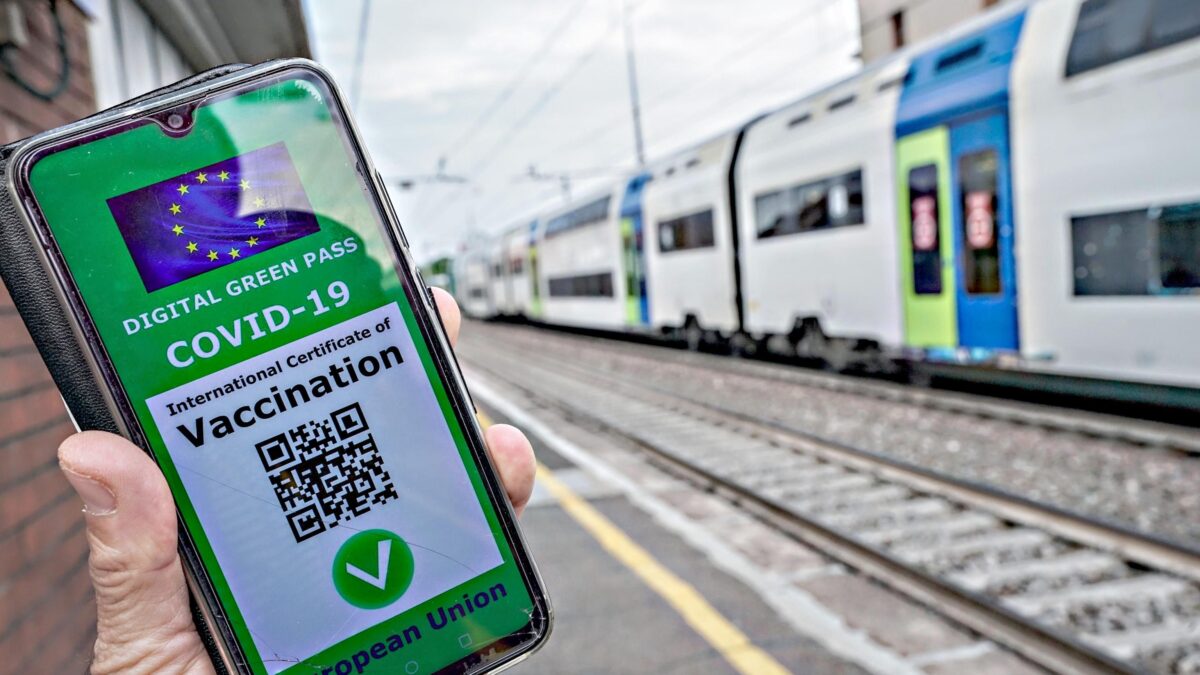 Scuola e trasporti: il braccio di ferro sulla certificazione verde continua