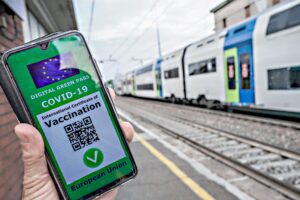 Scuola e trasporti: il braccio di ferro sulla certificazione verde continua