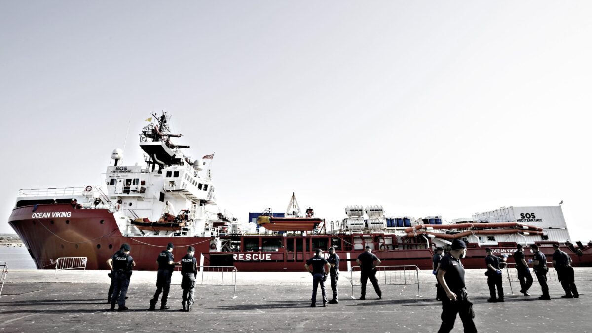 Intercettato barcone di tunisini. A Lampedusa ne sbarcano altri 76