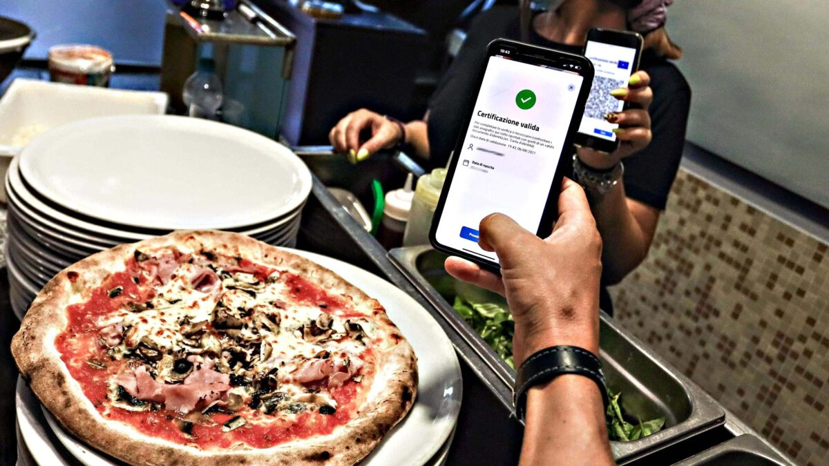 Governo smentito dal Garante privacy. Sui controlli del pass regna la confusione