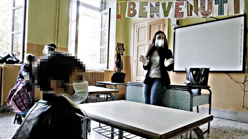Via le mascherine fino alle superiori. Ma i presidi vogliono schedare i prof