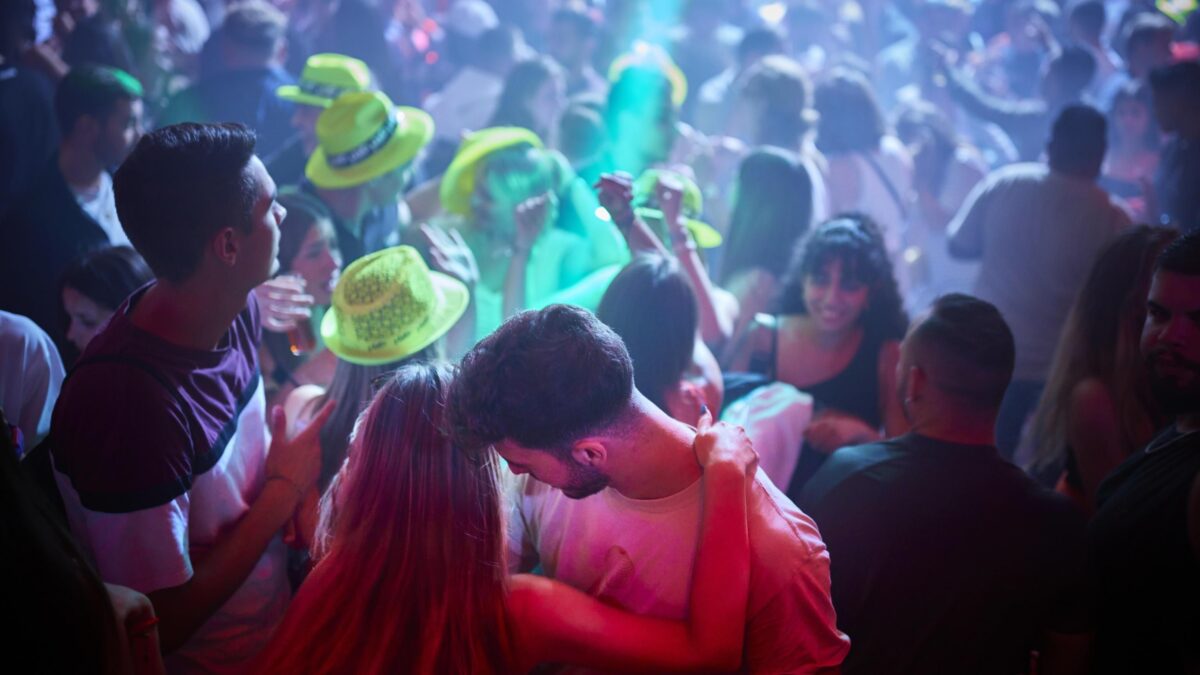 Le discoteche chiuse fanno ballare il Pd