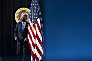 Fuoco incrociato sull’indeciso Biden. Liberati i terroristi affiliati ad Al Qaeda
