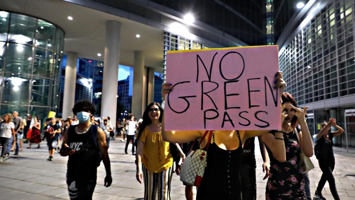 A settembre con il green pass rischiamo il caos sociale