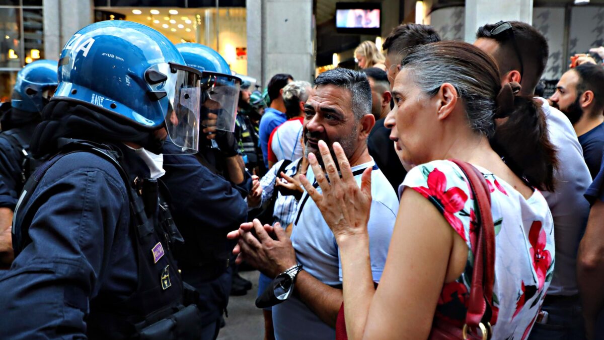 Con chiunque abbia dubbi e domande la violenza sta diventando normale