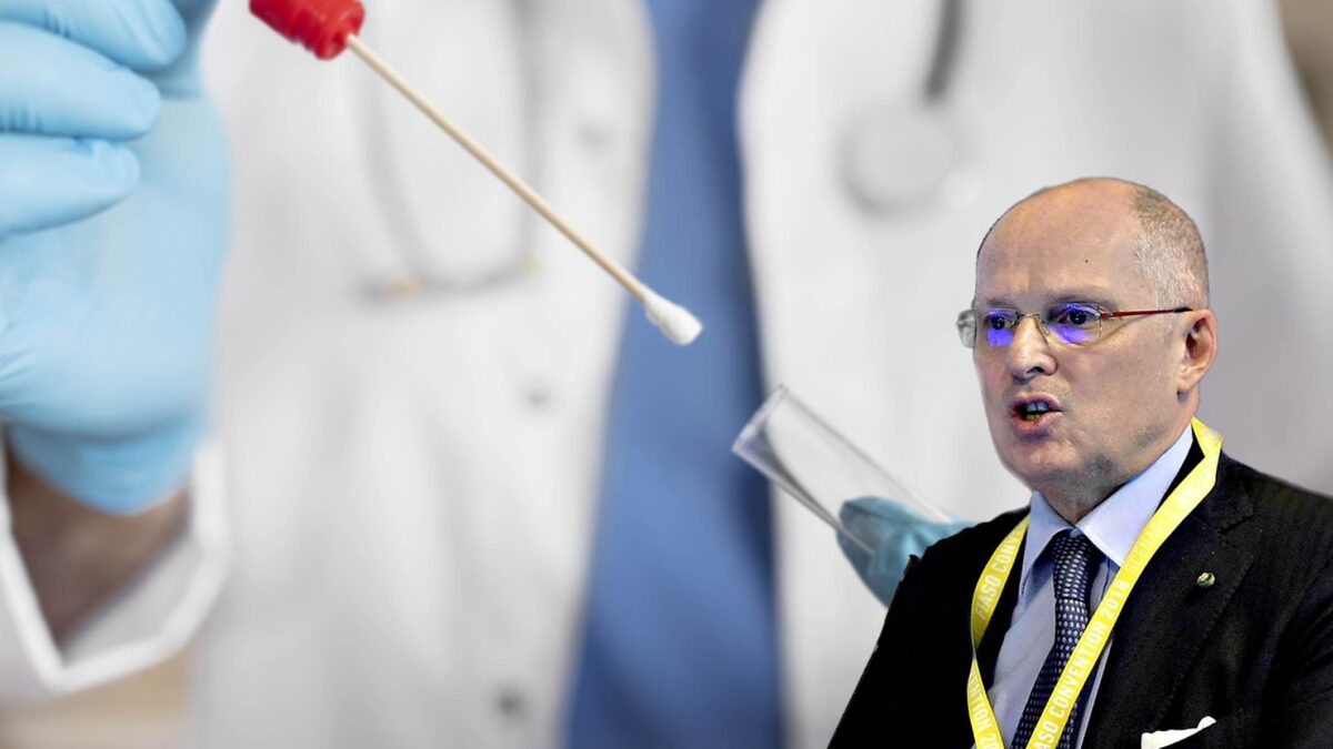 «Certificato verde solo ai vaccinati». Ricciardi dichiara guerra ai tamponi