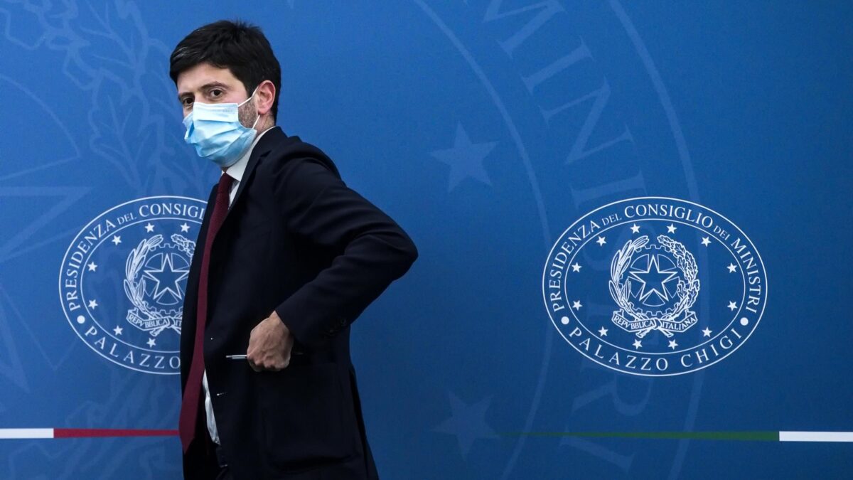 Speranza non dà i verbali del vertice con le Regioni all’inizio della pandemia