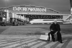 L’aquila che ha cambiato la moda: Emporio Armani compie 40 anni