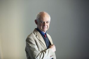 Luca Ricolfi: «Il vaccino non basta. Errore gravissimo trascurare le cure»