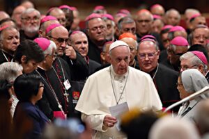 Sul vaccino i vescovi ascoltano il Papa. Sull’aborto tacciono