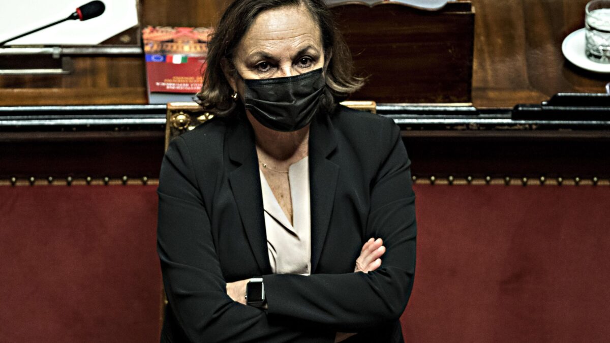 Dopo questa figuraccia, la Lamorgese deve togliere il disturbo