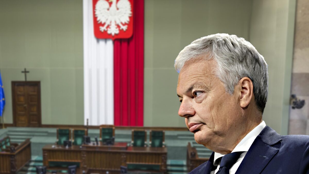 Manovra a tenaglia di Bruxelles per piegare la Polonia ai diktat Ue
