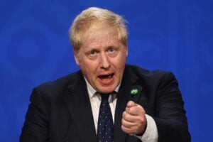 BoJo non vende sogni. Una nuova tassa per salvare la sanità