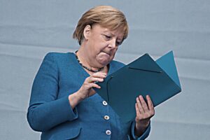 Testa a testa per il dopo Merkel. Il successore si saprà a dicembre