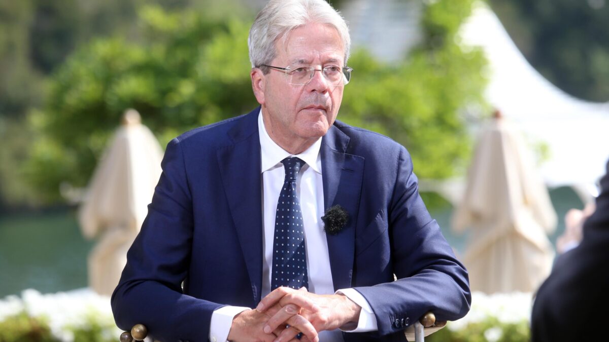Gentiloni: «Nuove regole sul debito». Ma è costretto a rimangiarsi tutto