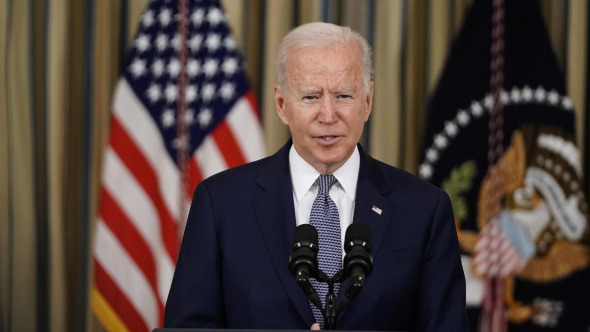 Biden all’angolo per il caos profughi. Mancano posti letto e finanziamenti