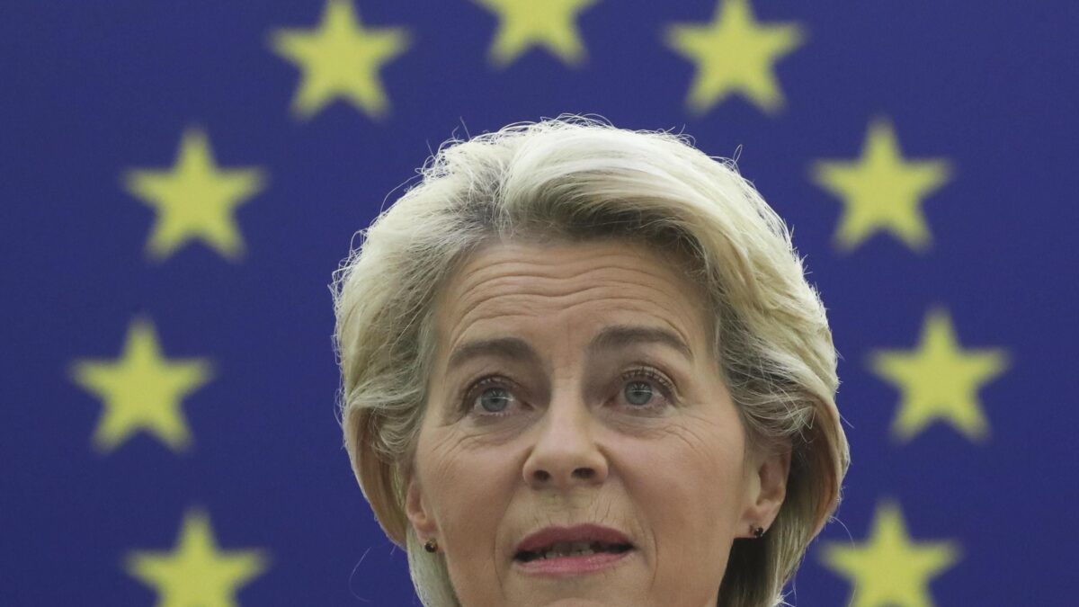 Sms tra von der Leyen e l’ad di Pfizer. Il mediatore Ue apre un’indagine