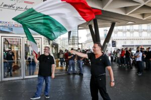 I media che gridano «al lupo no vax» creano solo terrore ingiustificato