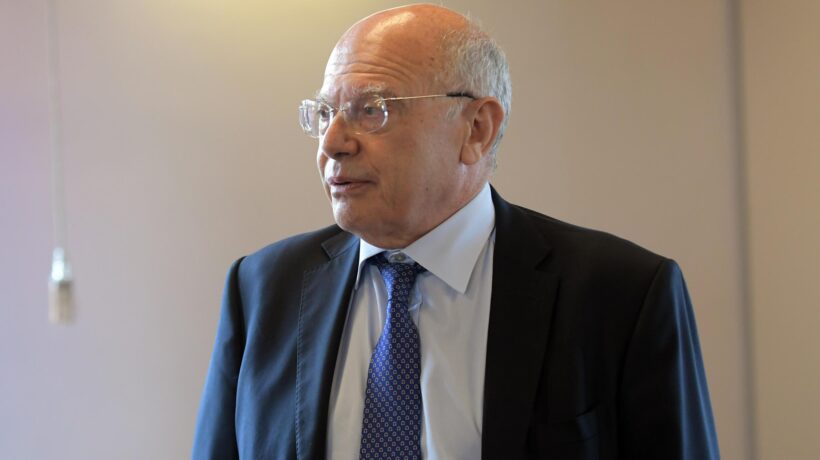 Raffica di esperti scettici sulla puntura. Però sulla terza dose i governi accelerano