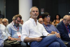 Untori, killer, idioti: con i «no vax» vale tutto