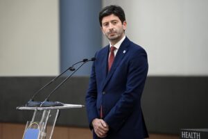 I vaccinati infettano. Il governo tace sui numeri