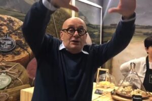 Le pillole di galateo di Petra e Carlo: i formaggi