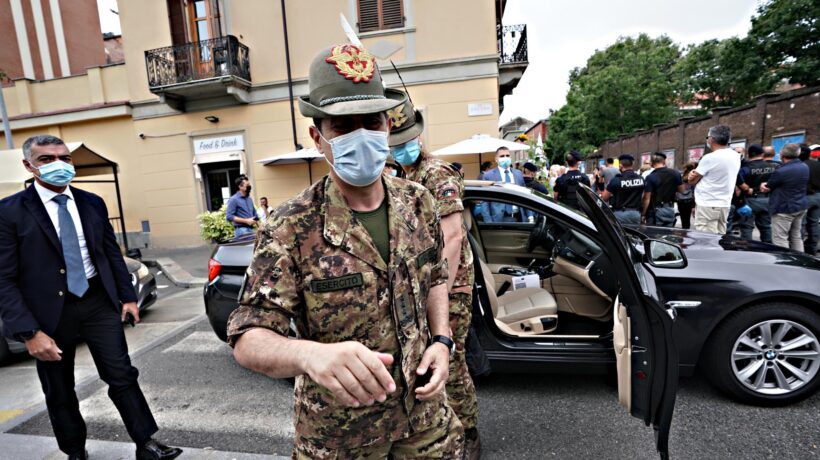 Fregola terza dose, però chiudono i centri