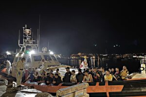 Cacciati dall’Italia, arrestati a Lampedusa