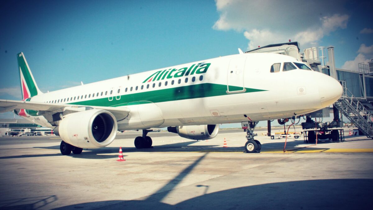 Niente processo per il manager che denunciò le irregolarità Alitalia