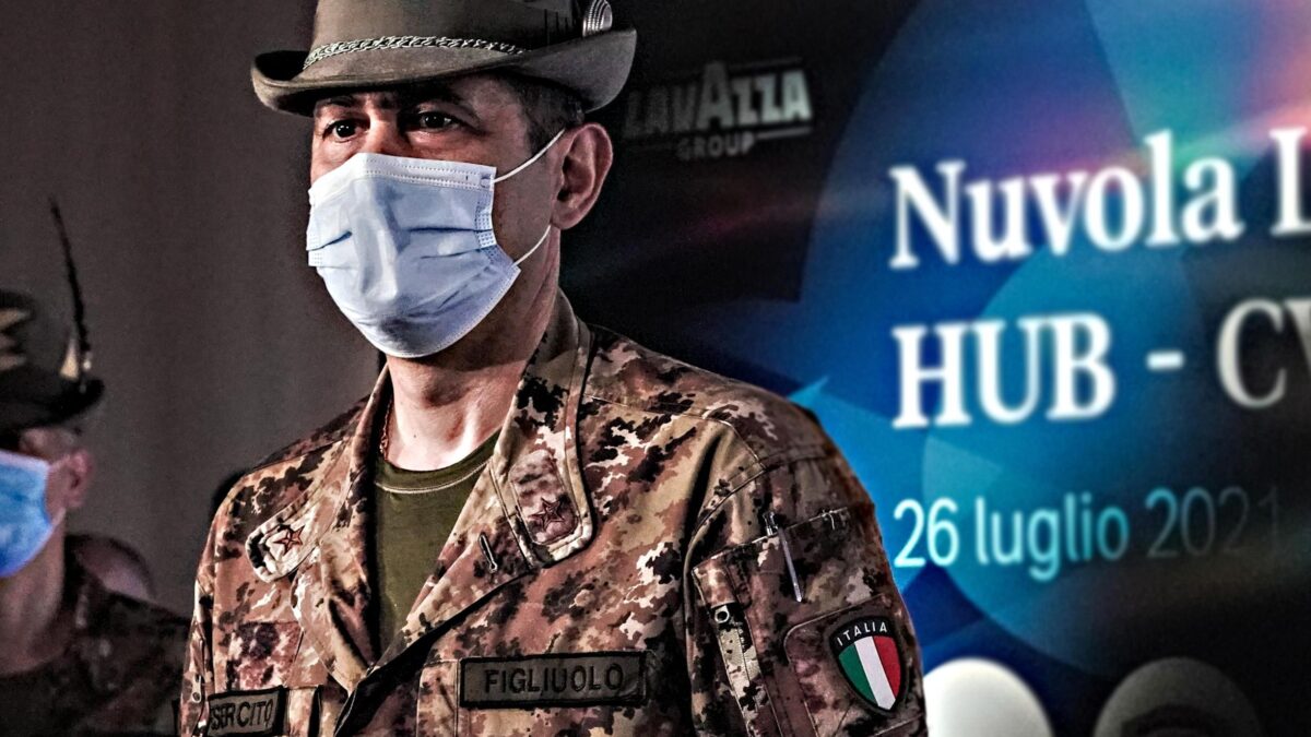Di corsa verso la terza dose. Senza sapere né a chi né come