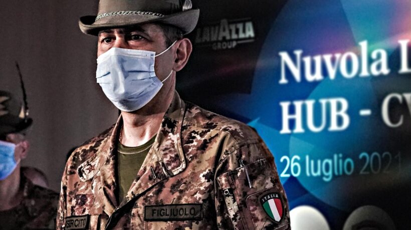 Di corsa verso la terza dose. Senza sapere né a chi né come