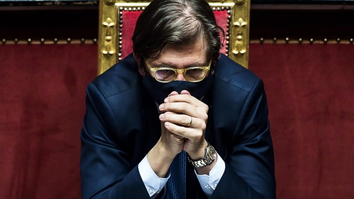 Il caso delle visite private di Sileri ora finisce all’Ordine dei medici
