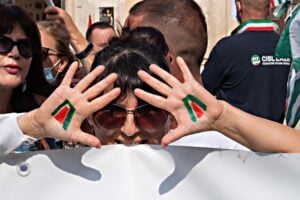 Illegali i 900 milioni dati ad Alitalia e pagheremo il rimborso dei biglietti