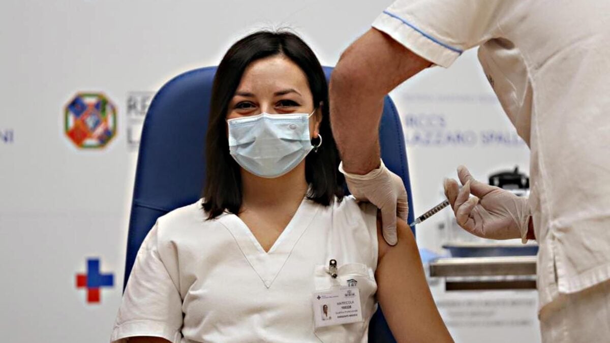 Gli infermieri: «Siamo vaccinati. Però tra noi è boom di infezioni»